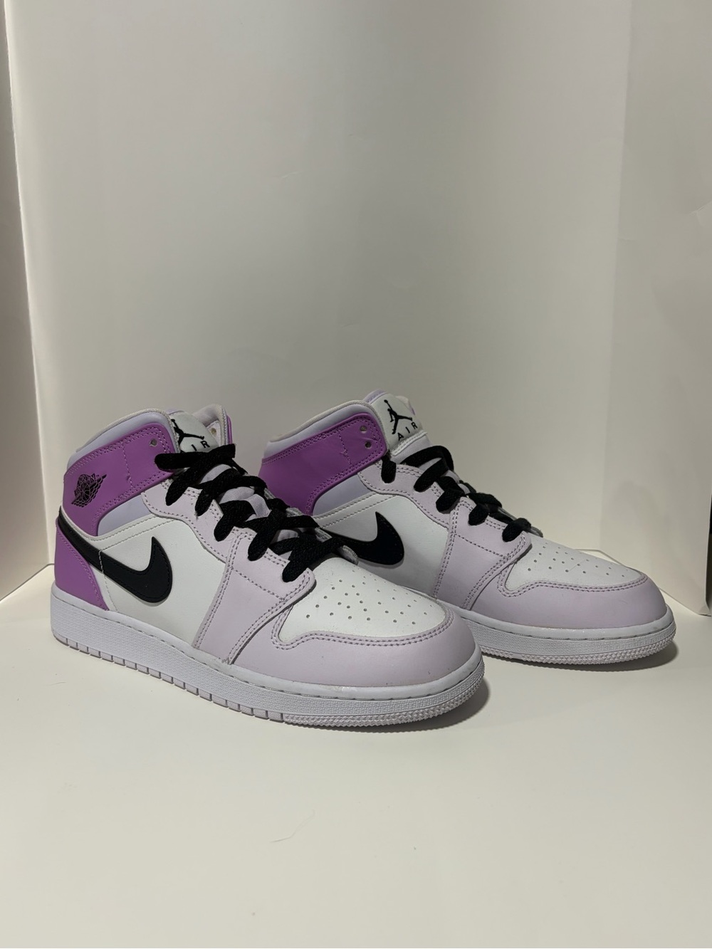 Nike Kids Sneakers - White, Light Purple & Black Never worn